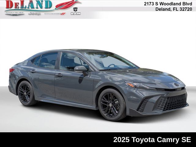 2025 Toyota Camry SE — photo 1 of 13