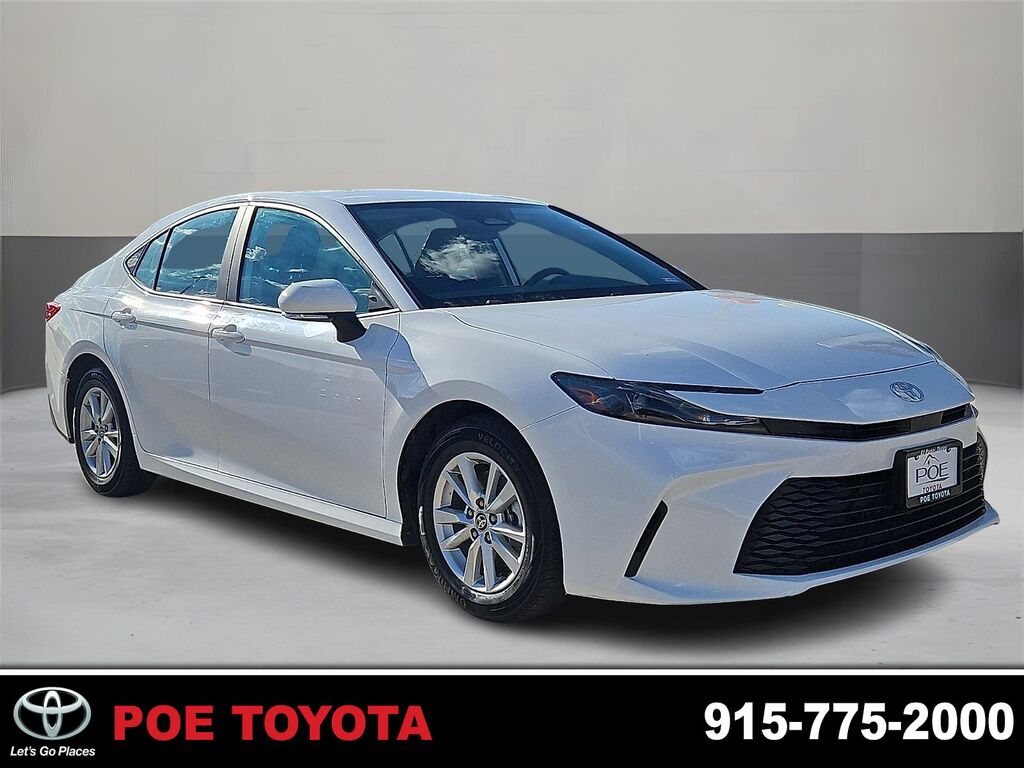 2025 Toyota Camry SE — photo 1 of 12