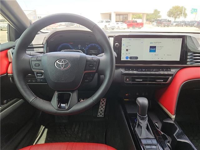 2026 Toyota Camry SE — photo 1 of 13