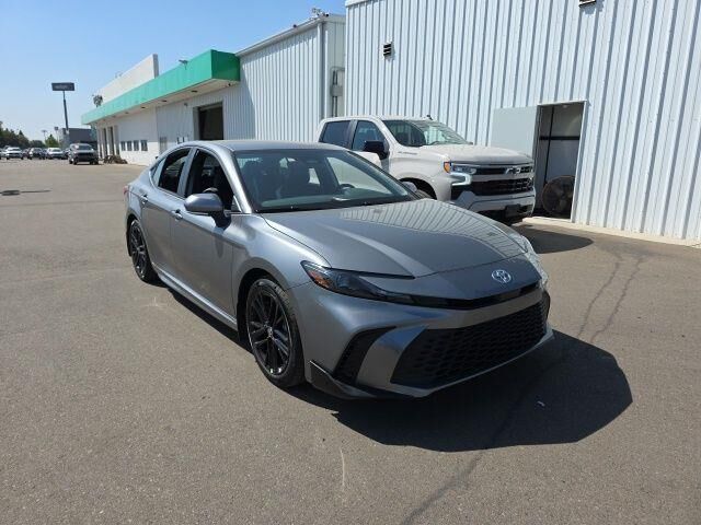 2026 Toyota Camry SE — photo 1 of 18