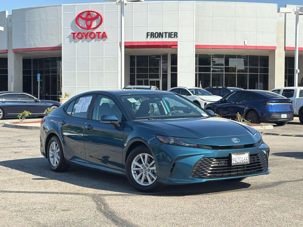2026 Toyota Camry SE — photo 1 of 3