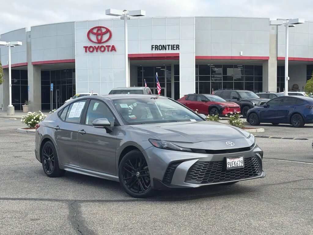 2026 Toyota Camry SE — photo 1 of 13