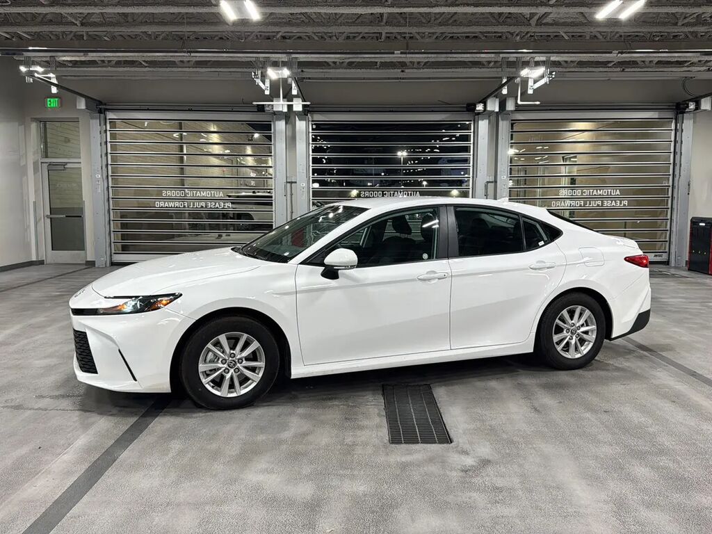 2026 Toyota Camry LE — photo 1 of 13