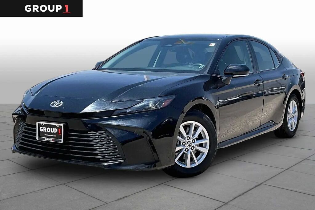 2025 Toyota Camry LE — photo 1 of 25