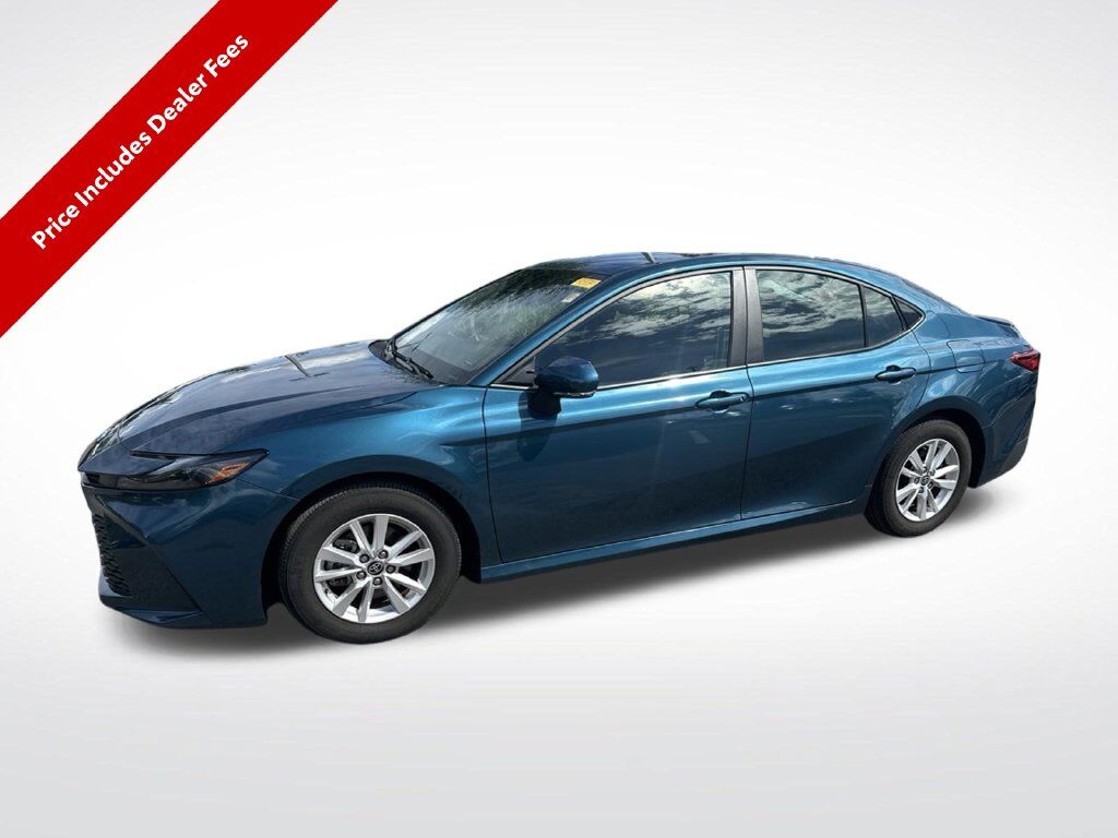 2025 Toyota Camry LE — photo 1 of 13