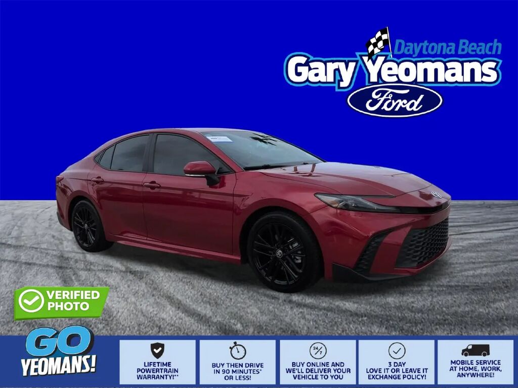 2025 Toyota Camry SE — photo 1 of 13
