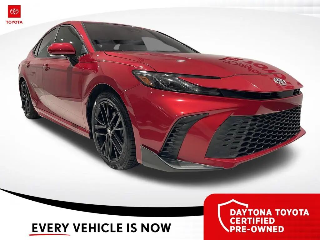 2025 Toyota Camry SE — photo 1 of 13