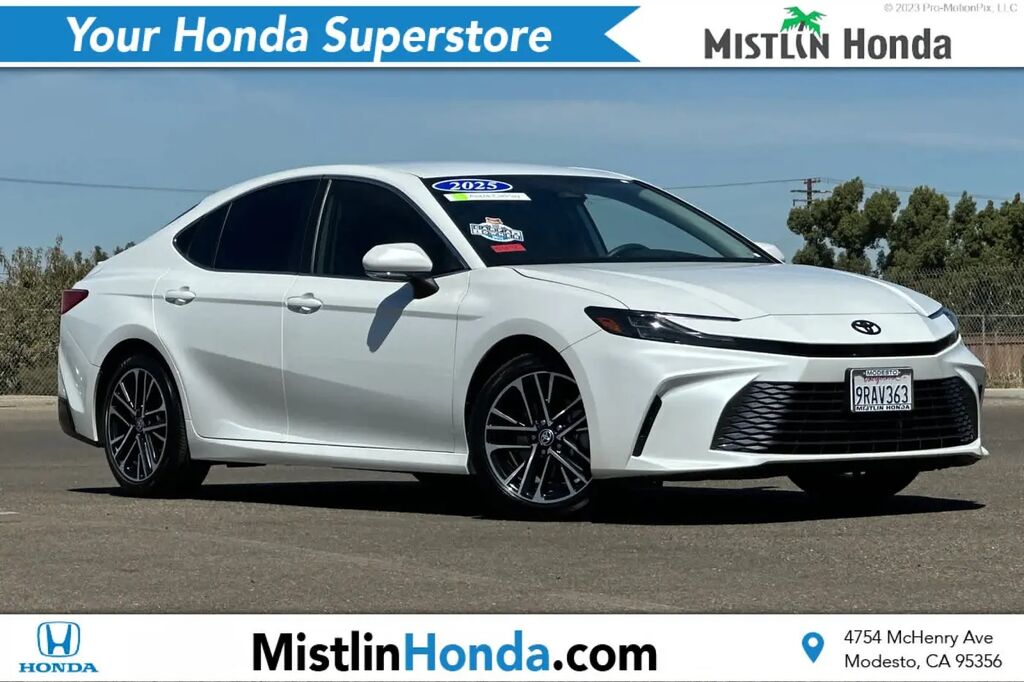 2025 Toyota Camry XLE — photo 1 of 13