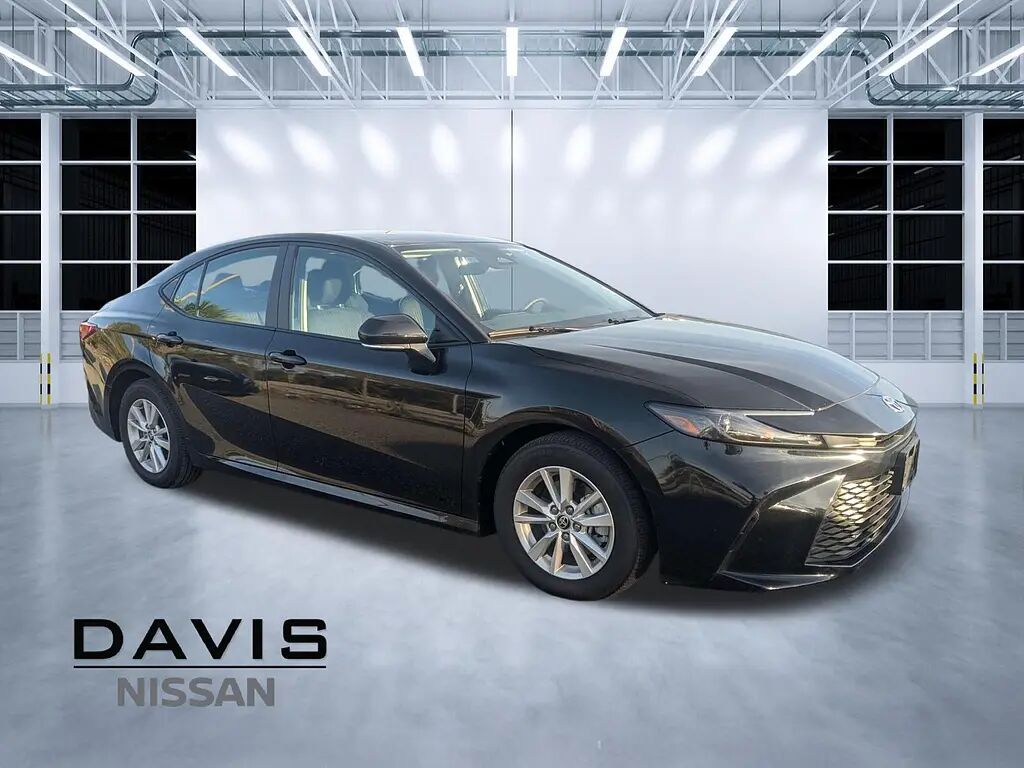 2025 Toyota Camry LE — photo 1 of 25