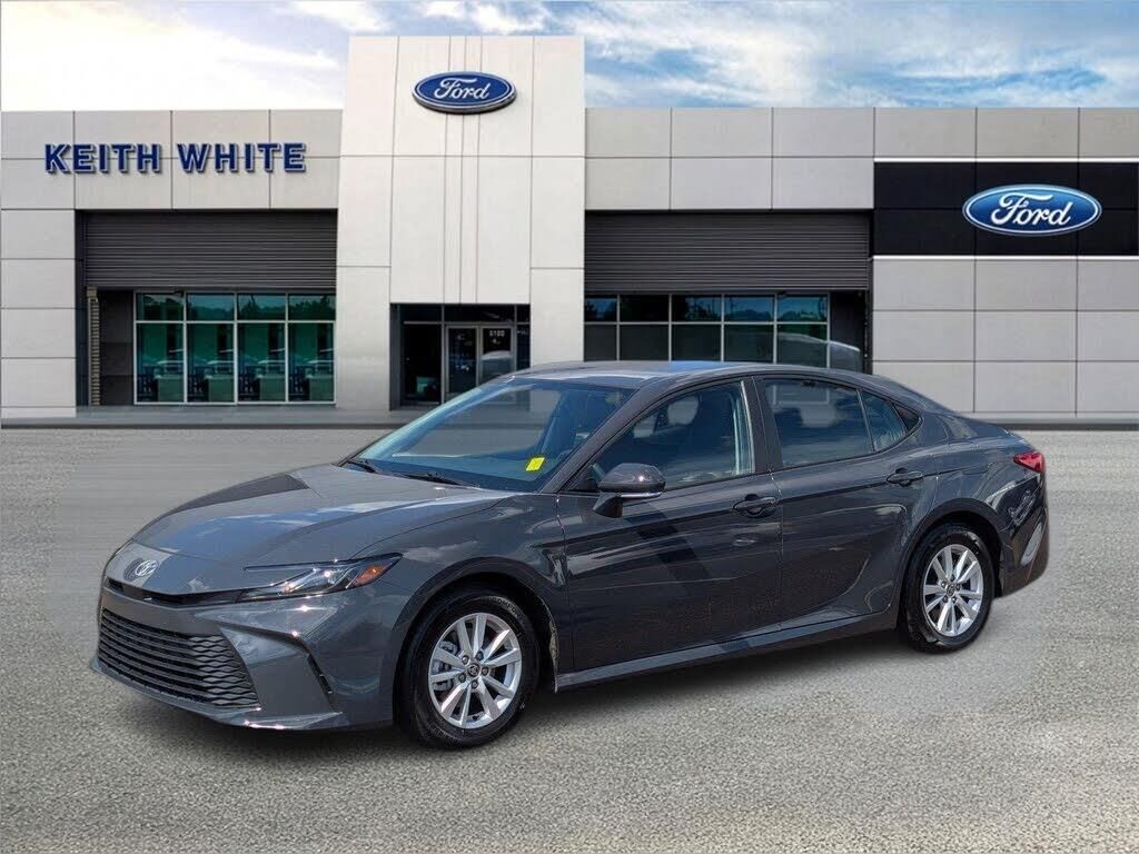 2025 Toyota Camry LE — photo 1 of 1