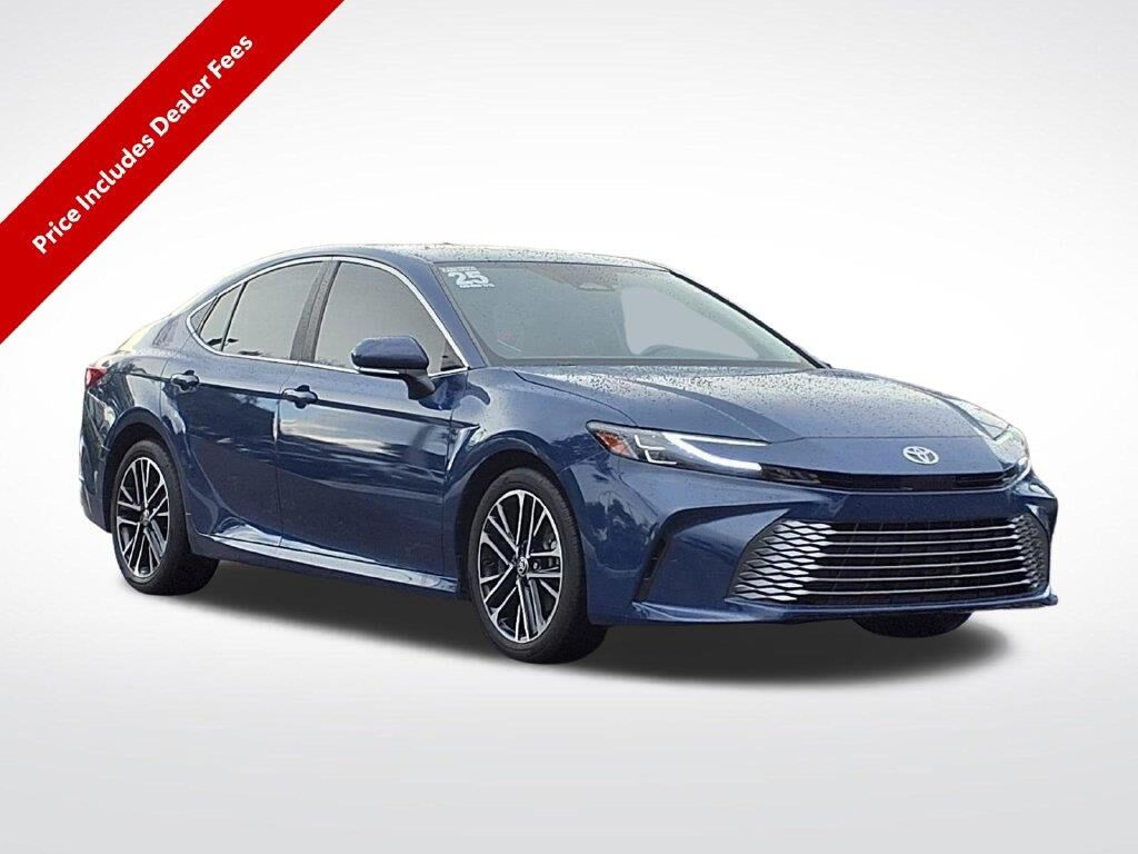2025 Toyota Camry XLE — photo 1 of 13