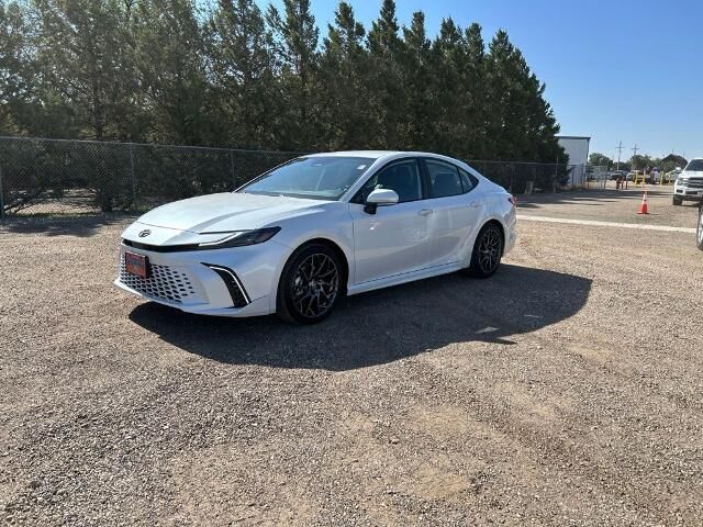 2025 Toyota Camry SE — photo 1 of 25