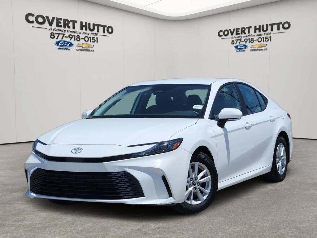 2025 Toyota Camry SE — photo 1 of 14