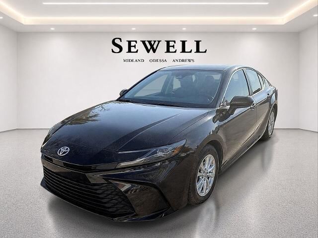 2025 Toyota Camry LE — photo 1 of 4