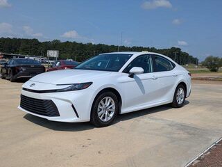 2025 Toyota Camry LE — photo 1 of 26