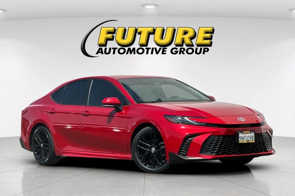 2025 Toyota Camry SE — photo 1 of 17