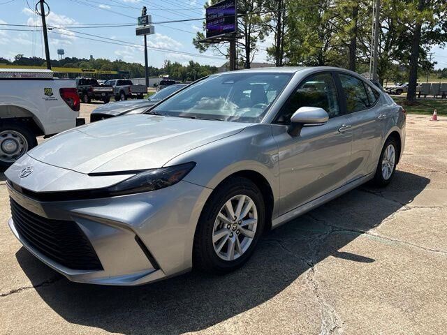 2025 Toyota Camry LE — photo 1 of 26