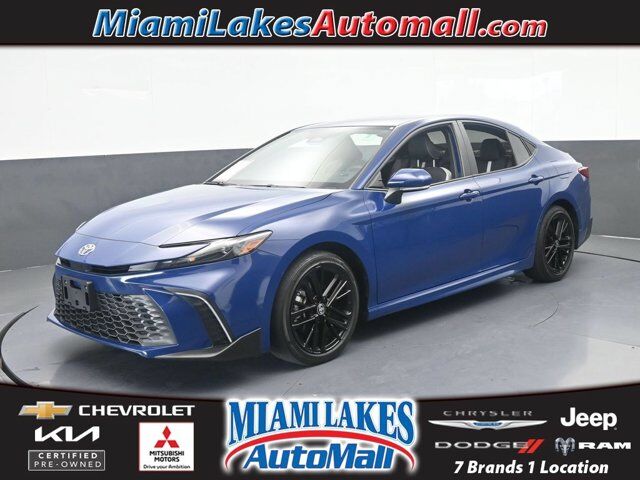2025 Toyota Camry SE — photo 1 of 5