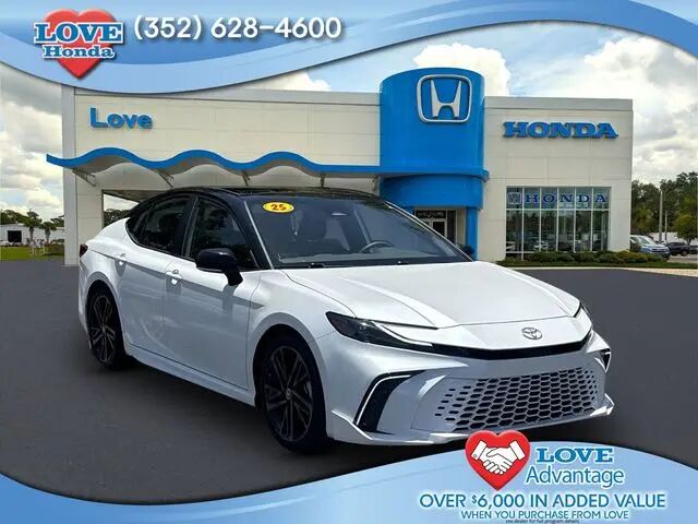 2025 Toyota Camry SE — photo 1 of 13