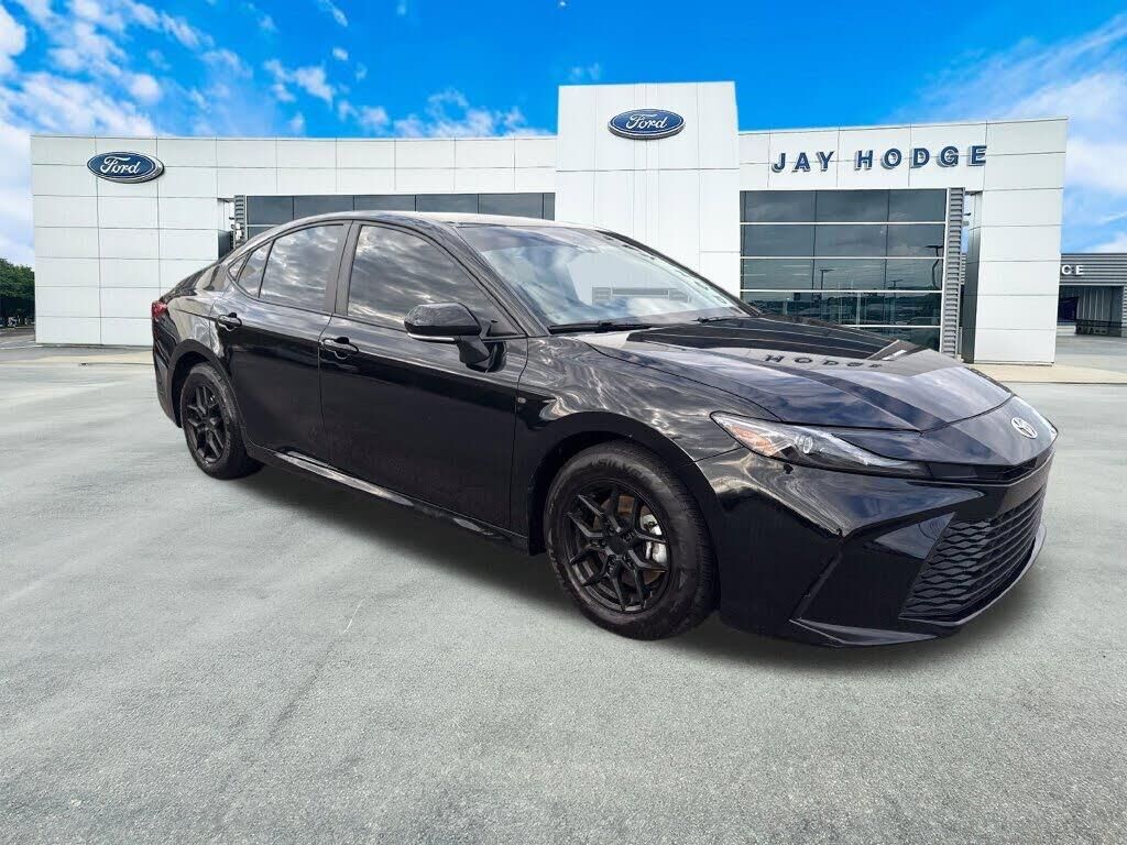 2025 Toyota Camry LE — photo 1 of 1
