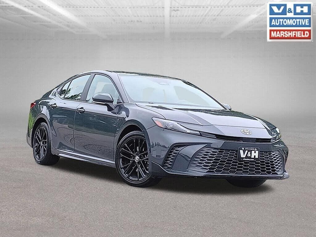 2025 Toyota Camry LE — photo 1 of 1