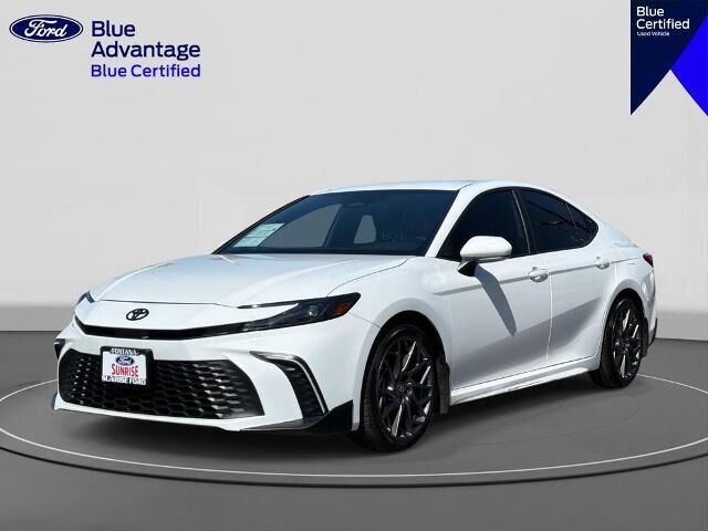 2025 Toyota Camry SE — photo 1 of 24