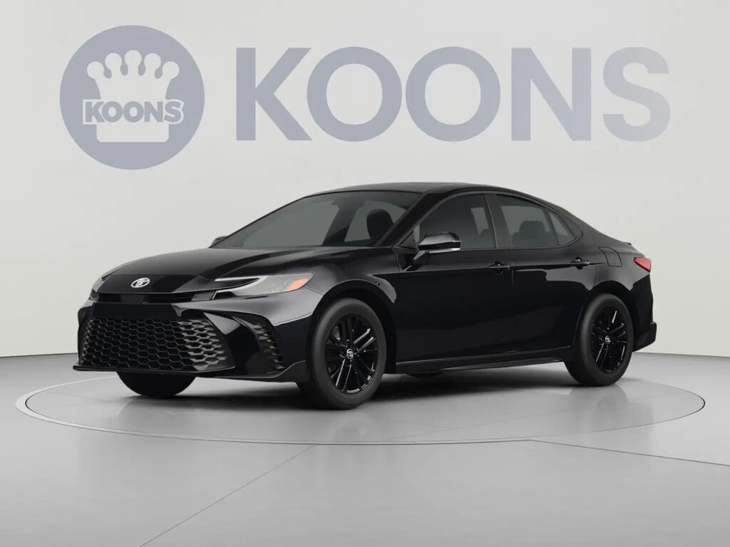 2025 Toyota Camry SE — photo 1 of 3