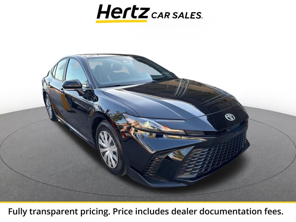 2025 Toyota Camry SE — photo 1 of 13