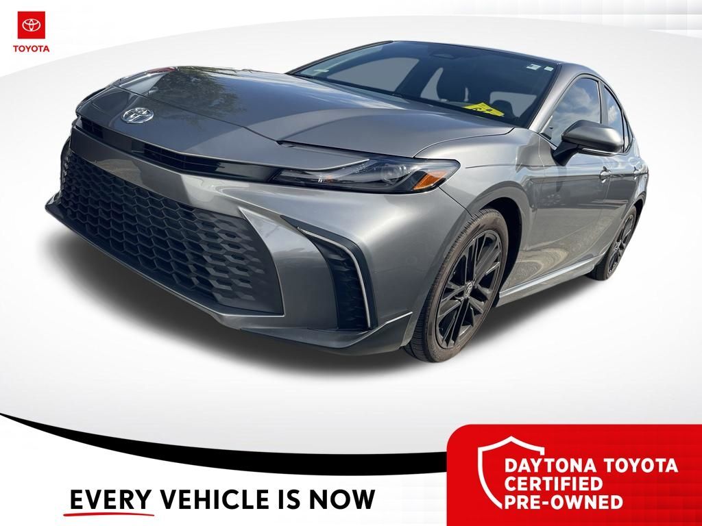 2025 Toyota Camry SE — photo 1 of 10