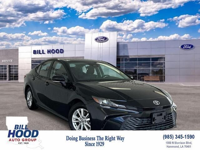 2025 Toyota Camry LE — photo 1 of 13