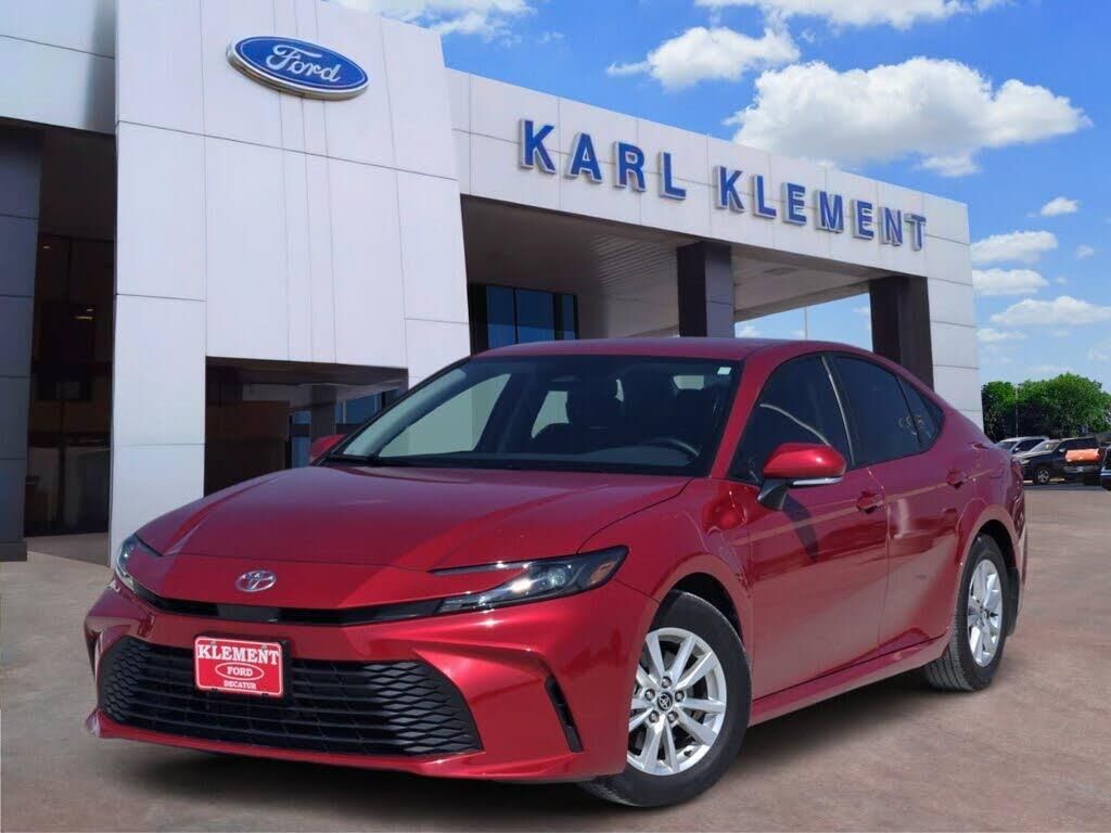 2025 Toyota Camry LE — photo 1 of 1