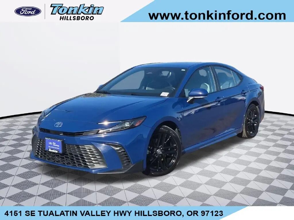 2025 Toyota Camry SE — photo 1 of 13