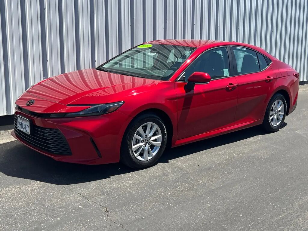 2025 Toyota Camry SE — photo 1 of 27
