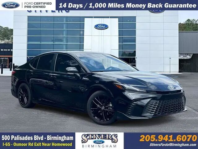 2025 Toyota Camry SE — photo 1 of 11
