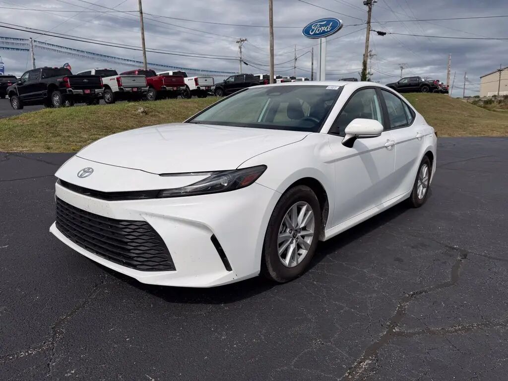 2025 Toyota Camry LE — photo 1 of 13