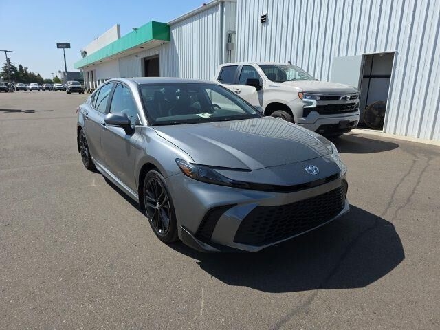2026 Toyota Camry SE — photo 1 of 15