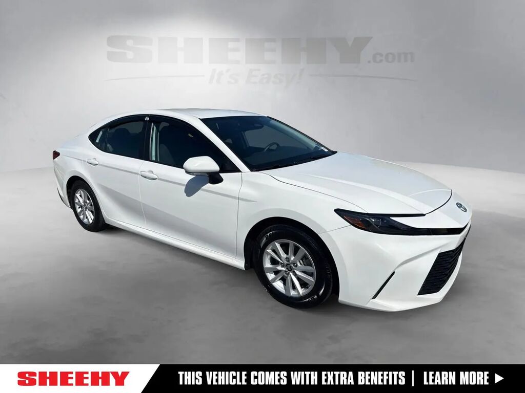 2025 Toyota Camry LE — photo 1 of 13