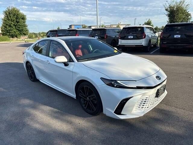 2025 Toyota Camry SE — photo 1 of 24