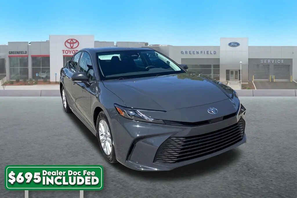 2025 Toyota Camry LE — photo 1 of 13