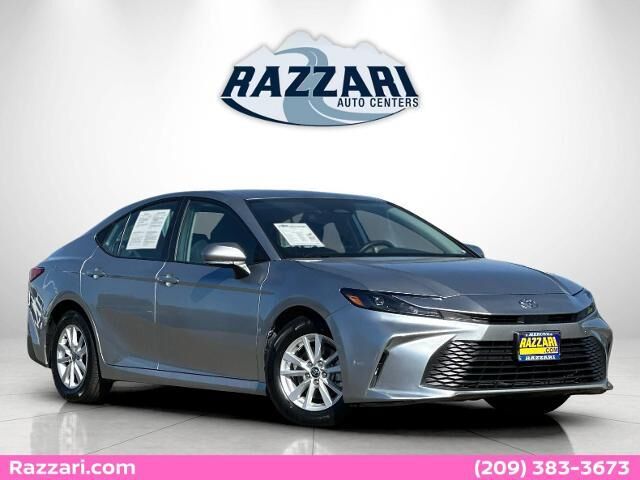 2025 Toyota Camry LE — photo 1 of 13