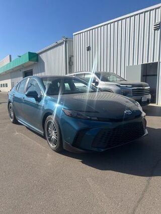 2025 Toyota Camry SE — photo 1 of 5
