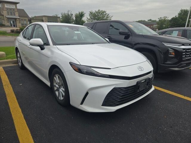2025 Toyota Camry LE — photo 1 of 3