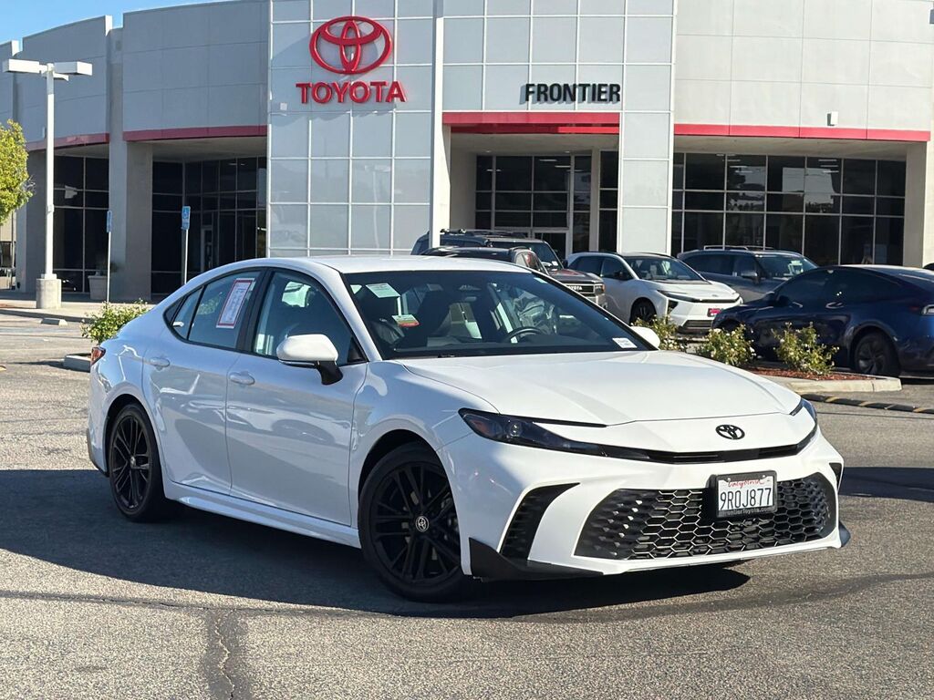 2025 Toyota Camry SE — photo 1 of 26
