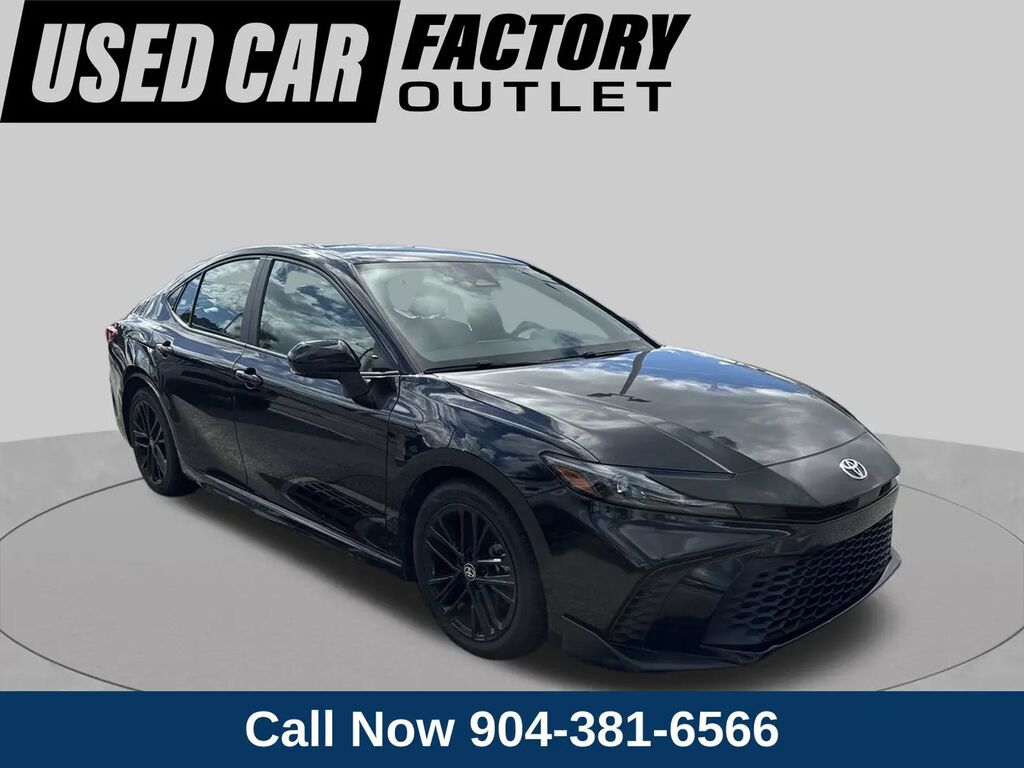 2025 Toyota Camry SE — photo 1 of 13