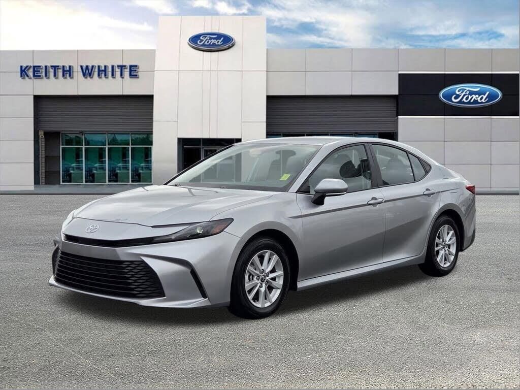 2025 Toyota Camry LE — photo 1 of 2