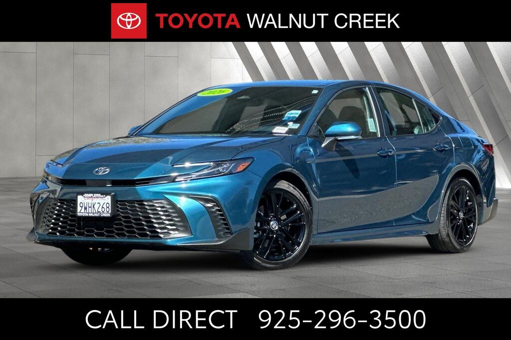 2026 Toyota Camry SE — photo 1 of 13