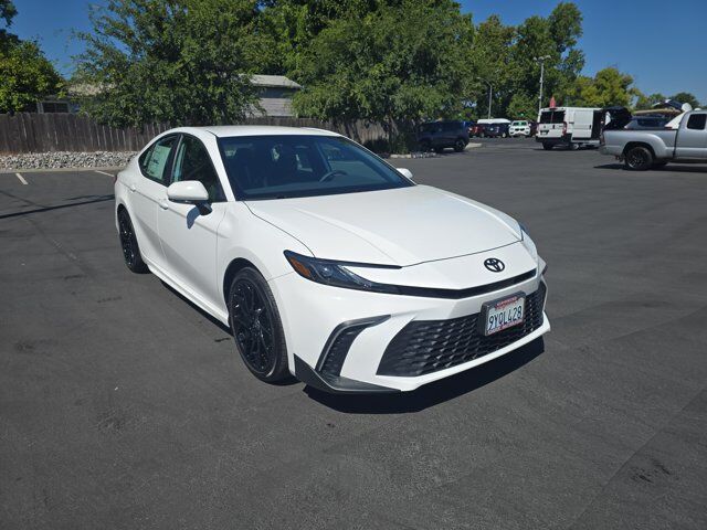 2026 Toyota Camry SE — photo 1 of 11
