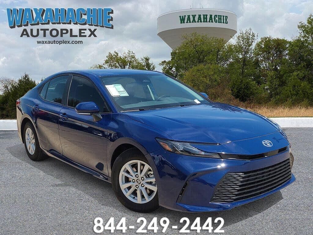 2026 Toyota Camry LE — photo 1 of 14