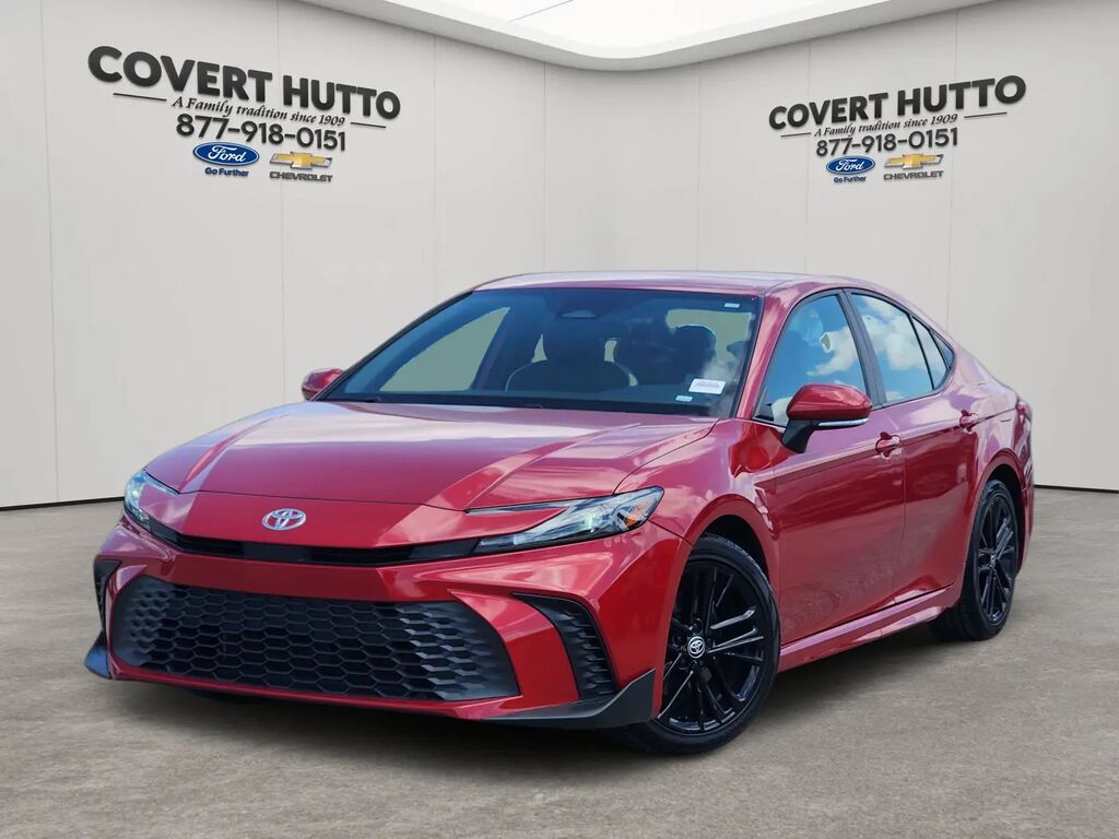 2025 Toyota Camry SE — photo 1 of 13