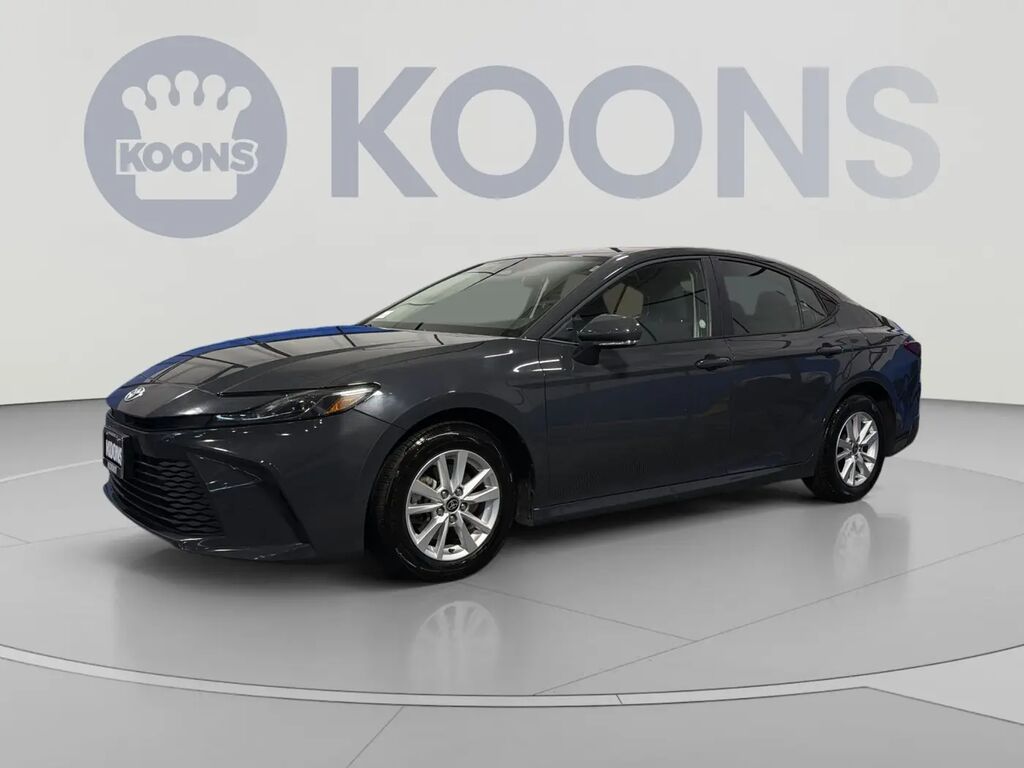 2025 Toyota Camry SE — photo 1 of 13